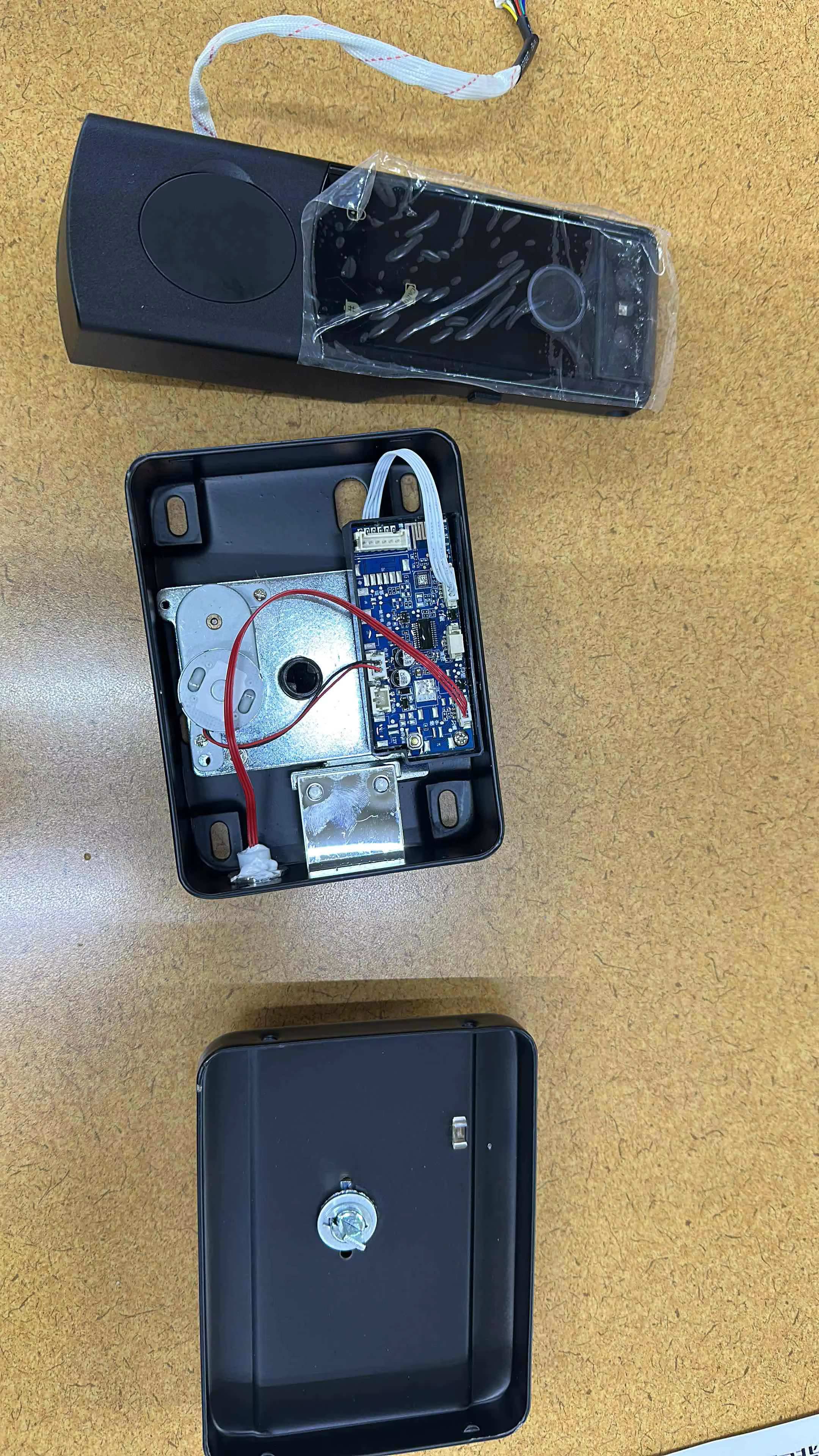 Фото клиента: WAFU smart lock unboxing and installation